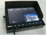 內(nèi)置DVR,內(nèi)置分割，9寸車載顯示器，9寸液晶顯示器，內(nèi)置SD卡存盤錄像功能，四路分割，最大可達(dá)32G